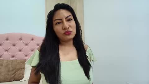 Isis Choi online show from 5, 12, 2025