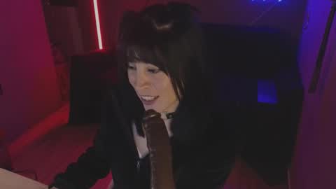 Snapshot of isis_diosa chatting on 24, 11, 2025 Ana Maria online show from 24, 11, 2025