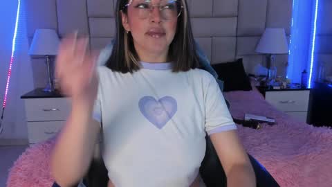 Snapshot of isis_loveyes_ chatting on 17, 12, 2024 Pauli online show from 17, 12, 2024