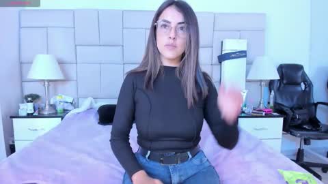 Snapshot of isis_loveyes_ chatting on 11, 10, 2025 Pauli online show from 11, 10, 2025