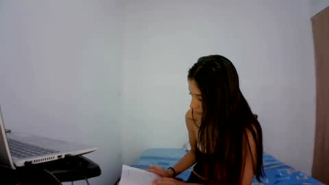 Snapshot of isis_pink chatting on 28, 12, 2024 Alaya online show from 28, 12, 2024