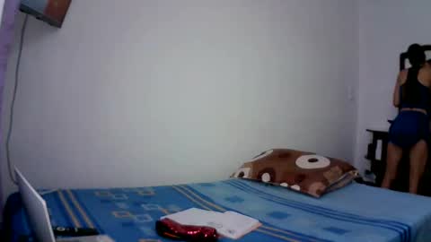 Snapshot of isis_pink chatting on 5, 1, 2025 Alaya online show from 5, 1, 2025