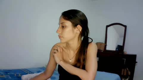 Snapshot of isis_pink chatting on 7, 1, 2025 Alaya online show from 7, 1, 2025