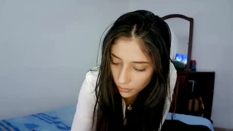Snapshot of isis_pink chatting on 7, 1, 2025 Alaya online show from 7, 1, 2025