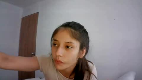 Snapshot of isis_pink chatting on 11, 1, 2025 Alaya online show from 11, 1, 2025