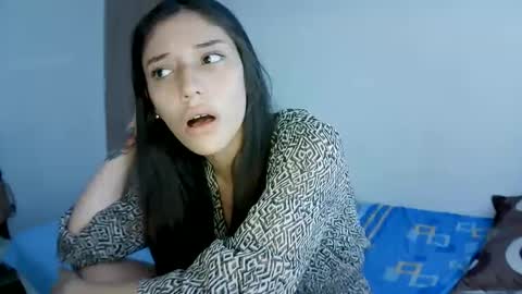 Snapshot of isis_pink chatting on 15, 1, 2025 Alaya online show from 15, 1, 2025