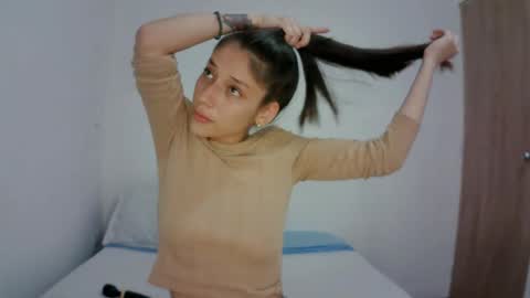 Snapshot of isis_pink chatting on 27, 1, 2025 Alaya online show from 27, 1, 2025