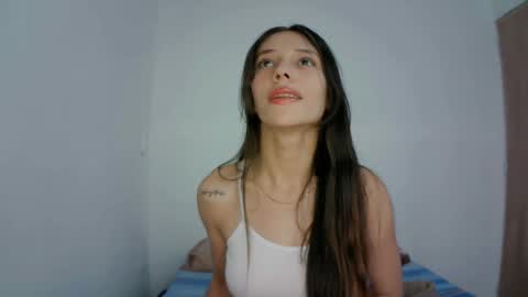 Snapshot of isis_pink chatting on 3, 2, 2025 Alaya online show from 3, 2, 2025