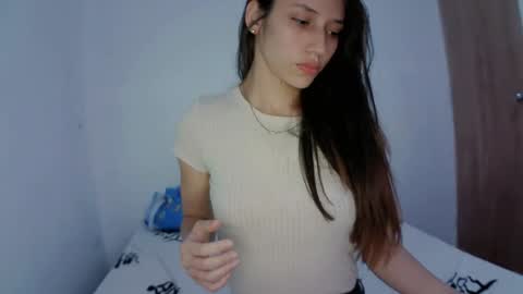 Snapshot of isis_pink chatting on 4, 2, 2025 Alaya online show from 4, 2, 2025