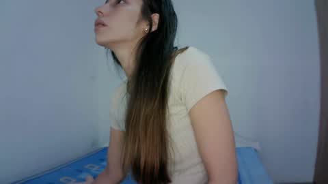 Snapshot of isis_pink chatting on 4, 2, 2025 Alaya online show from 4, 2, 2025