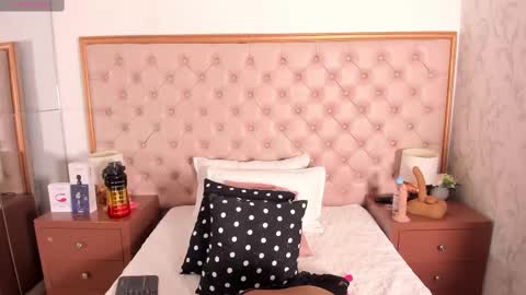 Vanessa online show from 8, 3, 2025