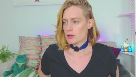 Lou  Peaches online show from 18, 9, 2025