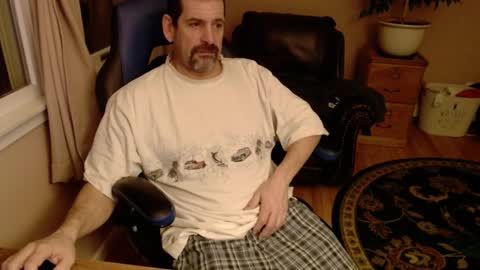 Snapshot of islandguy70 chatting on 27, 2, 2025 Jim online show from 27, 2, 2025