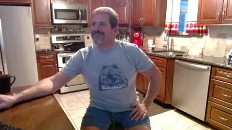 Snapshot of islandguy70 chatting on 19, 9, 2025 Jim online show from 19, 9, 2025