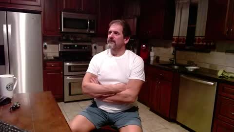 Snapshot of islandguy70 chatting on 15, 10, 2025 Jim online show from 15, 10, 2025