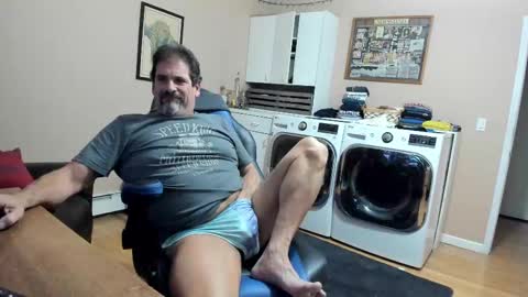 Snapshot of islandguy70 chatting on 29, 10, 2025 Jim online show from 29, 10, 2025