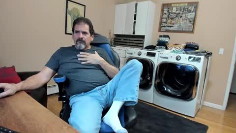 Snapshot of islandguy70 chatting on 29, 10, 2025 Jim online show from 29, 10, 2025