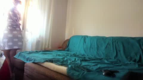 Issabelle online show from 8, 1, 2025