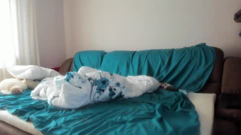 Issabelle online show from 12, 2, 2025