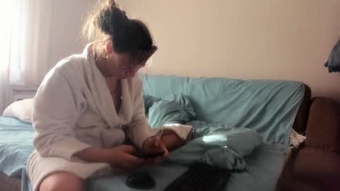 Issabelle online show from 23, 2, 2025