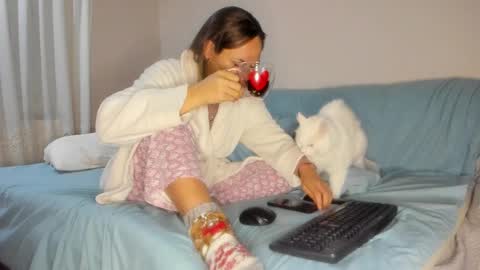 Issabelle online show from 1, 10, 2025