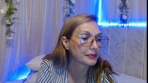 Itala Gomez online show from 9, 2, 2025