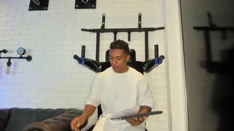 Italo Moore online show from 7, 10, 2025