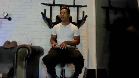 Italo Moore online show from 9, 10, 2025