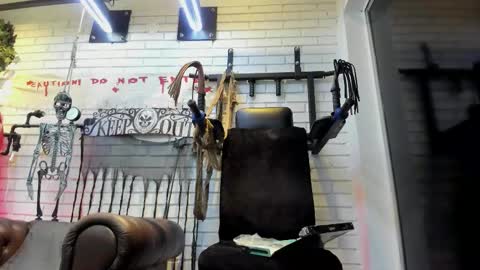 Italo Moore online show from 30, 10, 2025