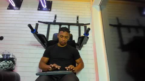 Italo Moore online show from 29, 11, 2025