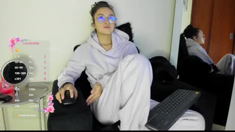 Snapshot of its__angelica_ chatting on 12, 10, 2025 Angelica online show from 12, 10, 2025