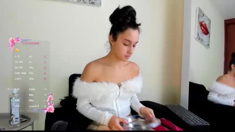 Snapshot of its__angelica_ chatting on 28, 10, 2025 Angelica online show from 28, 10, 2025