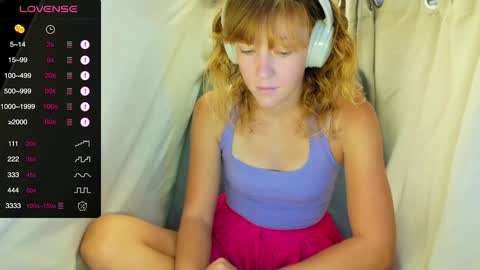 Snapshot of its_lily chatting on 25, 10, 2025 Lily online show from 25, 10, 2025