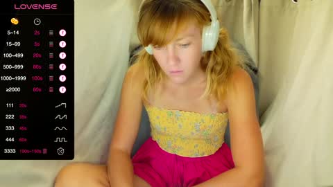 Snapshot of its_lily chatting on 11, 11, 2025 Lily online show from 11, 11, 2025