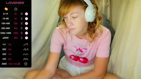 Snapshot of its_lily chatting on 16, 11, 2025 Lily online show from 16, 11, 2025