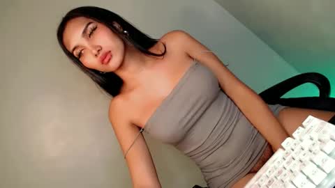 Bella online show from 6, 1, 2025