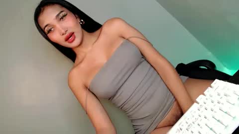 Bella online show from 7, 1, 2025