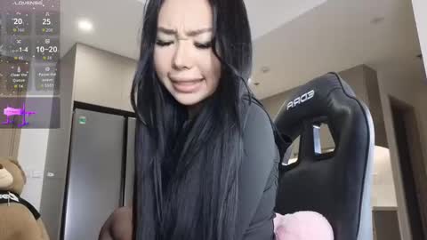 Snapshot of itsdevilcat chatting on 25, 11, 2025 Queen Liya online show from 25, 11, 2025