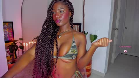 Snapshot of itslau_ chatting on 2, 2, 2025 lau online show from 2, 2, 2025