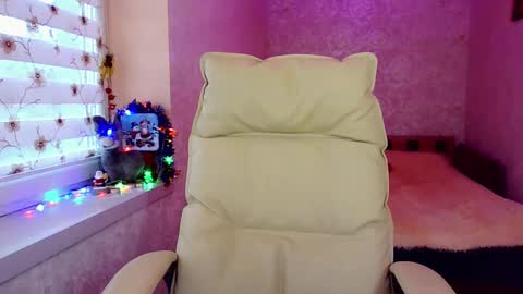 Snapshot of itslunaday chatting on 27, 12, 2024 itslunaday online show from 27, 12, 2024