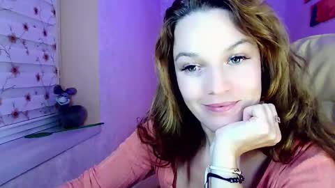 Snapshot of itslunaday chatting on 23, 9, 2025 itslunaday online show from 23, 9, 2025