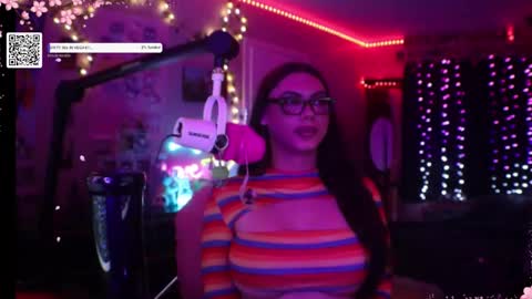 Nicki Foxx online show from 28, 10, 2025