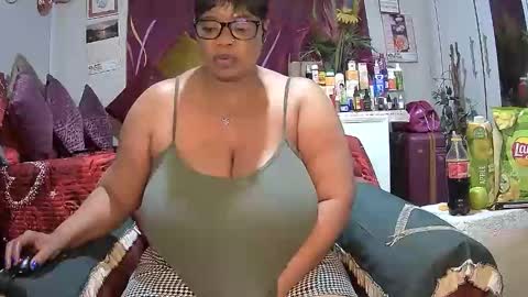 Snapshot of itumeleng74 chatting on 8, 11, 2025 itumeleng74 online show from 8, 11, 2025