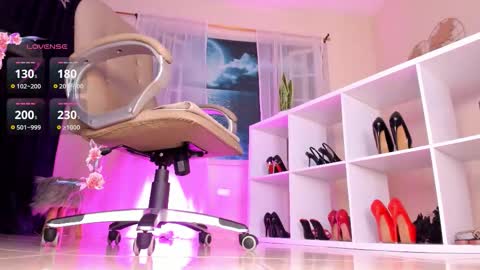 Snapshot of itzel__ chatting on 17, 11, 2025 Call me Itzel online show from 17, 11, 2025