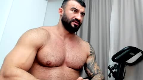 iustinmucle95 online show from 20, 12, 2024