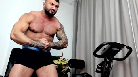 iustinmucle95 online show from 27, 12, 2024