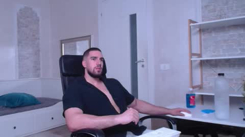 Snapshot of ivanhydee chatting on 12, 9, 2025 IvanHydee online show from 12, 9, 2025