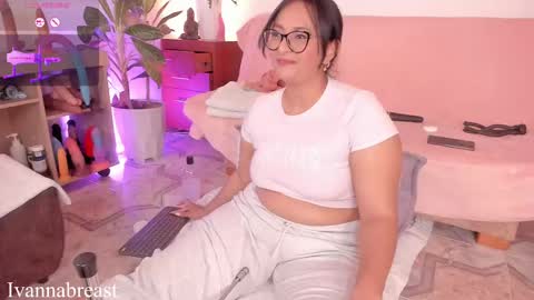 Snapshot of ivannabreastoficial chatting on 28, 2, 2025 Ivannabreast online show from 28, 2, 2025