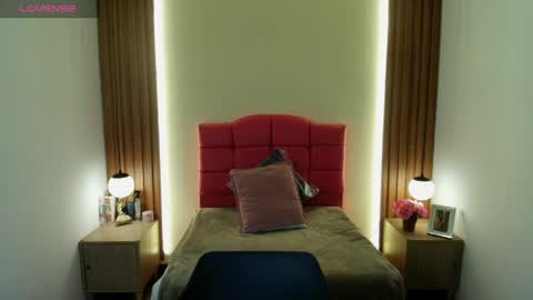 I V O N N E R O S S online show from 7, 4, 2026