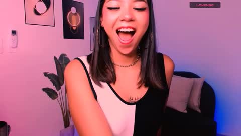 Snapshot of ivonyrose_ chatting on 9, 9, 2025 Ivony Rose online show from 9, 9, 2025